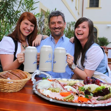 Braeustueberl_Brotzeit Aldersbacher Bräustüberl Brotzeit